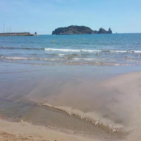 In Estartit Near Sandy شقة