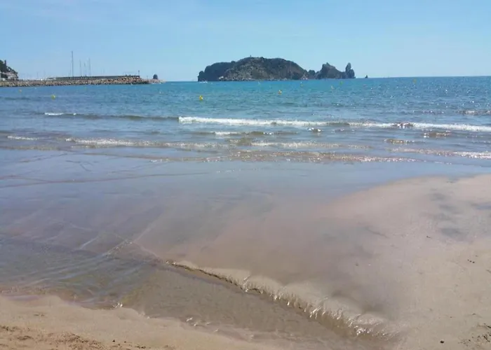 In Estartit Near Sandy شقة