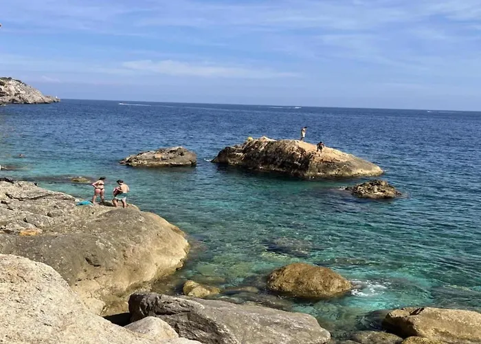 In Estartit Near Sandy أولاستارتيت